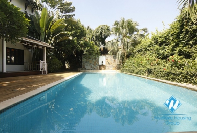 Huge villa with swimming pool for rent 